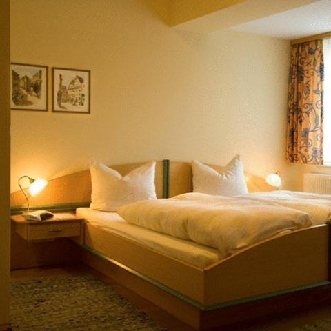 Gasthof Bauer Steyr Bagian luar foto